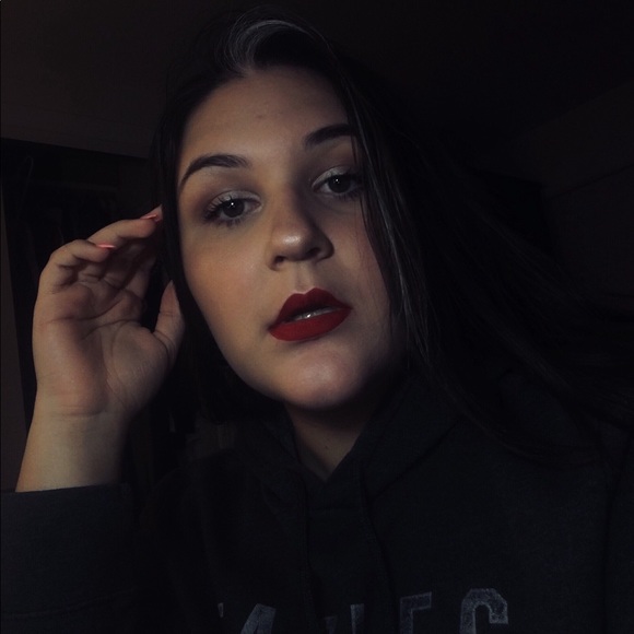 Profile Picture of Belle Calavano (@bellecalavano) on Poshmark