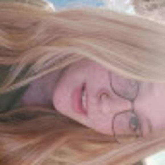 Profile Picture of Dawn Adams (@dawnadams784) on Poshmark