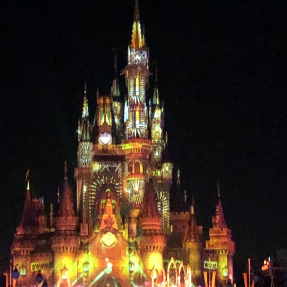 Profile Picture of Michelle Conroy (@mc13579) on Poshmark