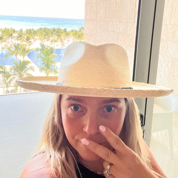 Sara Wulff - Poshmark Profile Picture of Sara Wulff (@wulffie08) on Poshmark