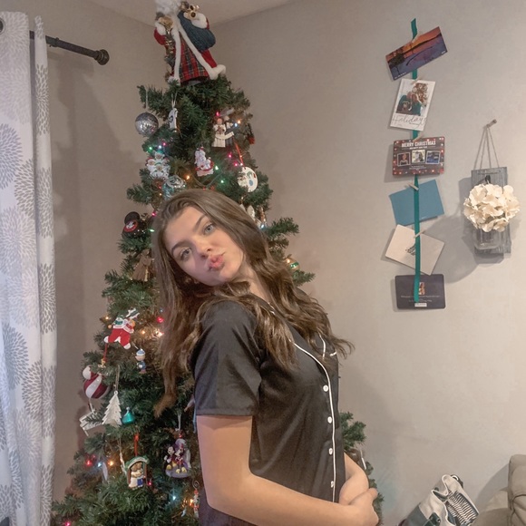 Profile Picture of Raelyn Luft (@raelynluft) on Poshmark