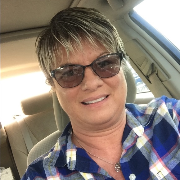 Profile Picture of Dianna Ritzer (@lov32shop1067) on Poshmark