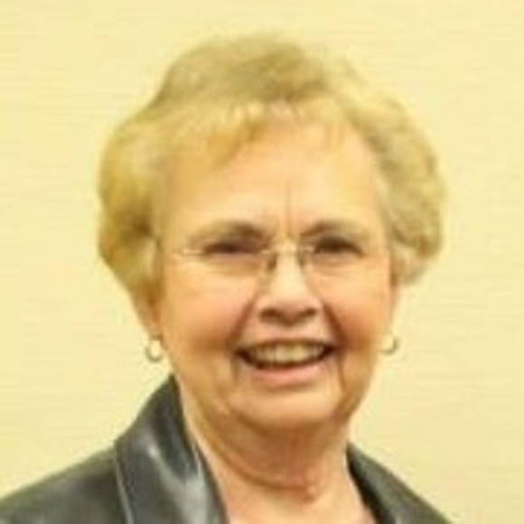 Profile Picture of Carolyn Yoder (@ncyoder56) on Poshmark