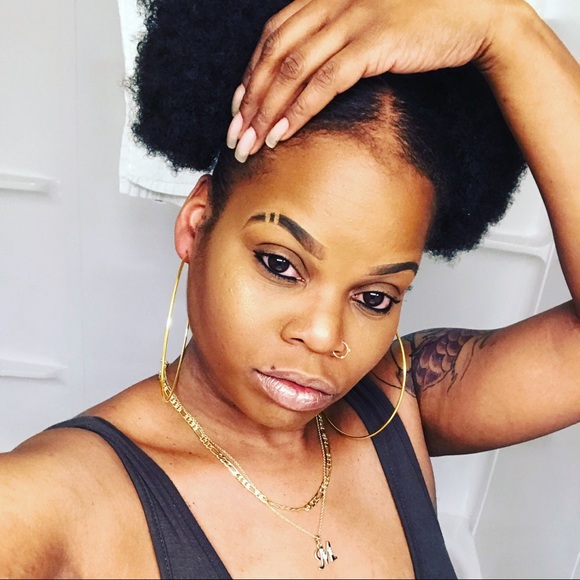 Profile Picture of Michelle Glover (@chellebella18) on Poshmark