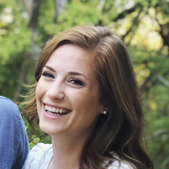 Profile Picture of Natalie Deviney (@ndevineu) on Poshmark