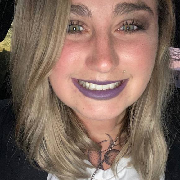 Profile Picture of Kayli Baumhover (@hellokayli) on Poshmark