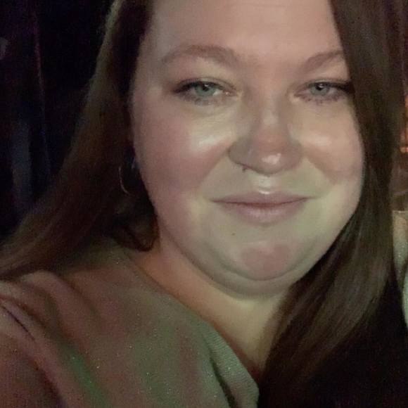 Profile Picture of Becky Wiginton (@beckywiginton) on Poshmark