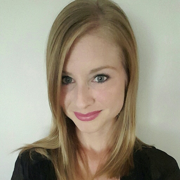 Profile Picture of Kim Abell (@kabell153) on Poshmark