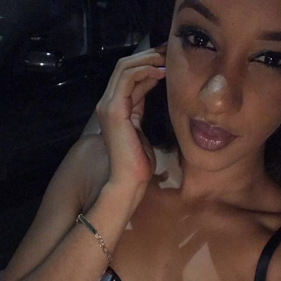 Profile Picture of Chloe Jarvis (@chloeec) on Poshmark