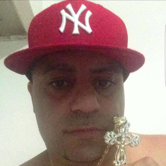 Profile Picture of Michael Valentin (@michaelvalentin) on Poshmark