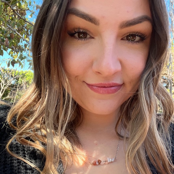 Samantha Braddock - Poshmark Profile Picture of Samantha Braddock (@samyrosecorbin) on Poshmark