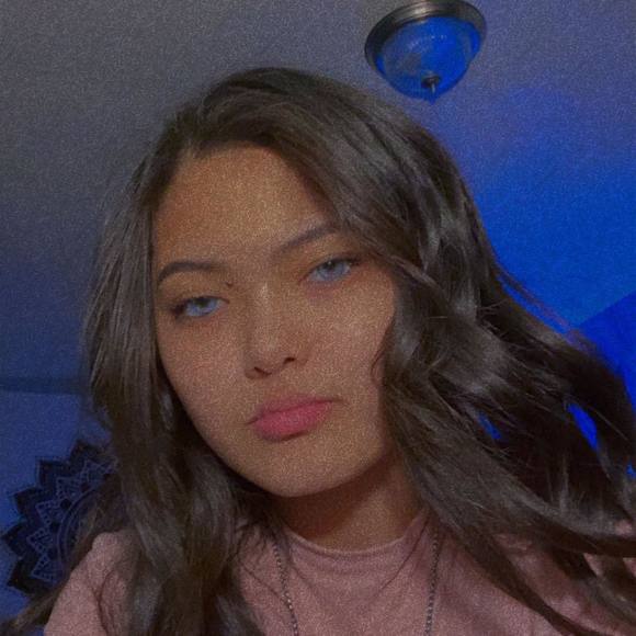 Jade Chong - Poshmark Profile Picture of Jade Chong (@jade12chong) on Poshmark