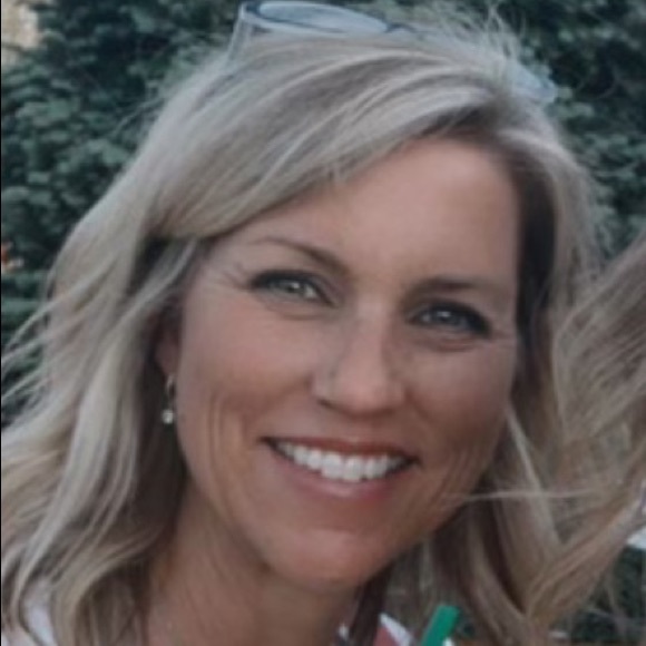Profile Picture of Tracey Douglas (@tracey121) on Poshmark