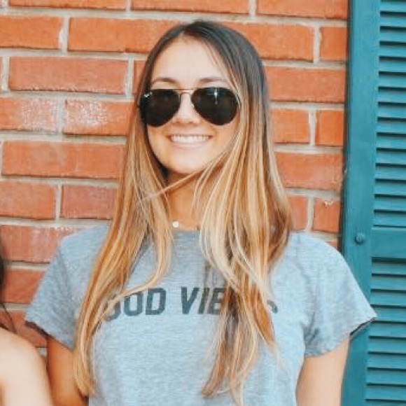 Profile Picture of Mel Adams (@melll12) on Poshmark