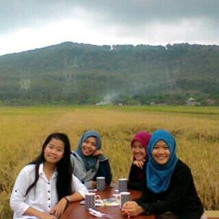 Profile Picture of S.N.A (@annis_dampier) on Twitter