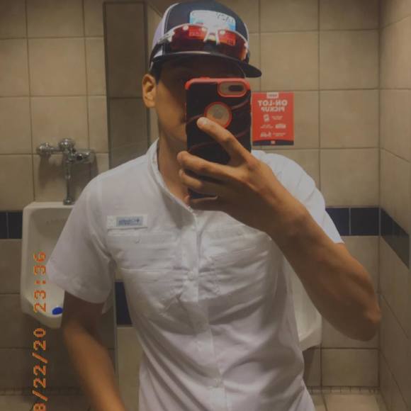 Profile Picture of Victor Mota (@chiviz_96_fanty) on Poshmark