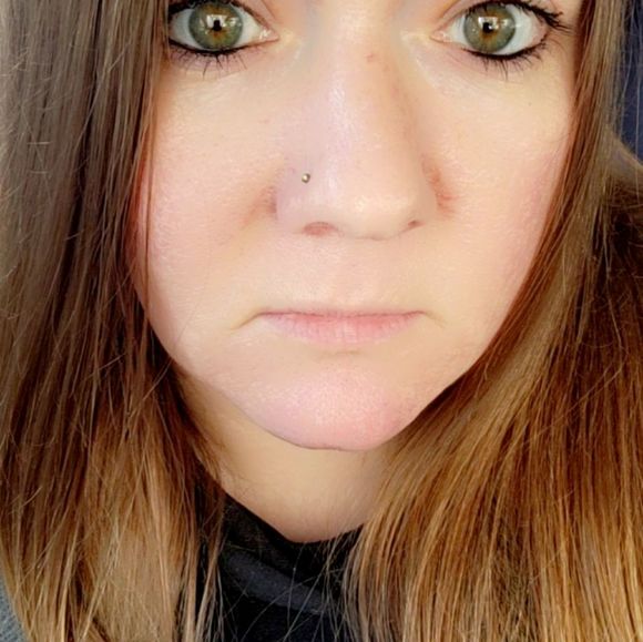 Profile Picture of Carmen Binau (@carmenb86) on Poshmark