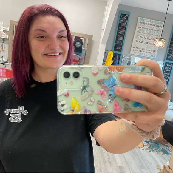 Olivia Conway - Poshmark Profile Picture of Olivia Conway (@oliviadiane_98) on Poshmark