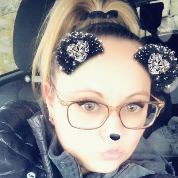 Profile Picture of Sarah Collelo (@luvthosemargs) on Poshmark