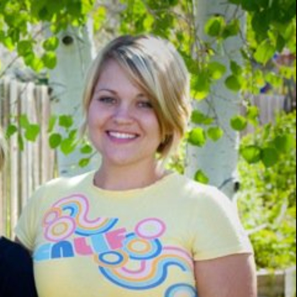 Profile Picture of Jeni Wambold (@jeniwambold) on Poshmark