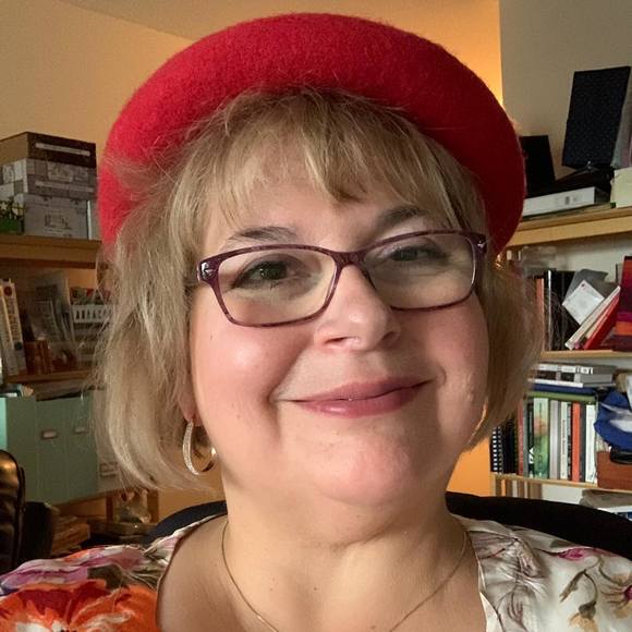 Profile Picture of Linda Derksen (@wetcoastdoc) on Poshmark