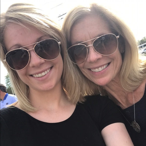 Profile Picture of Kitt Schoener (@kschoener14) on Poshmark