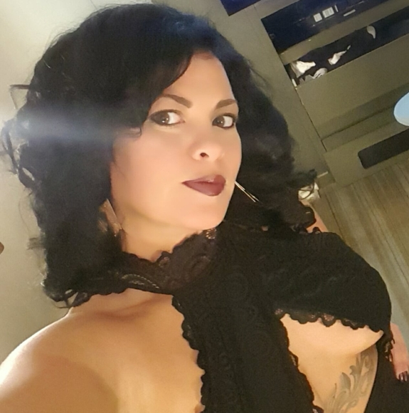 Profile Picture of Victoria Quibell (@vquibell) on Poshmark