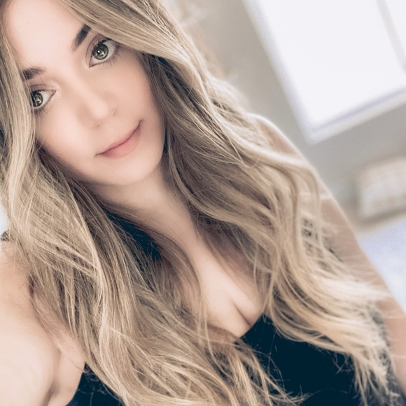 Profile Picture of Vasiliki Kantzalidou (@vickyvkan1) on Poshmark
