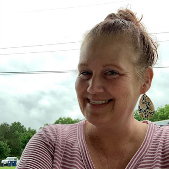 Profile Picture of Dorian Bryant (@dleabryant) on Poshmark