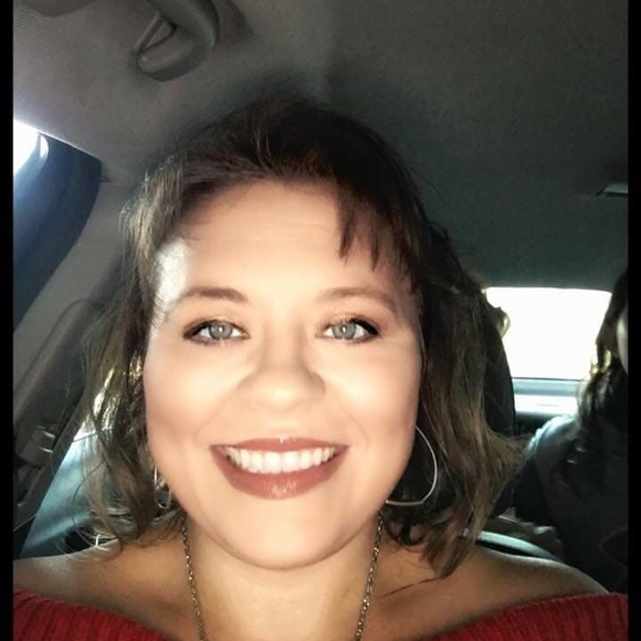 Profile Picture of Candice Hopper owrey (@theowreys) on Poshmark