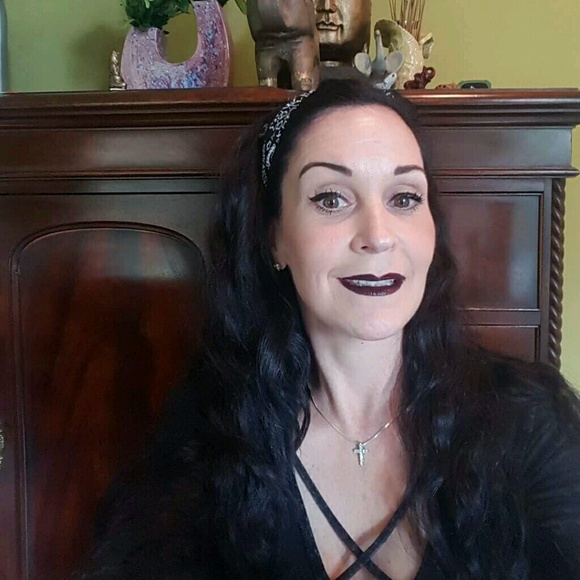 Profile Picture of Suzzanne Piemonte (@suziescloset4u) on Poshmark