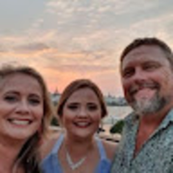 Profile Picture of Rebecca Baartz (@baartz76) on Poshmark