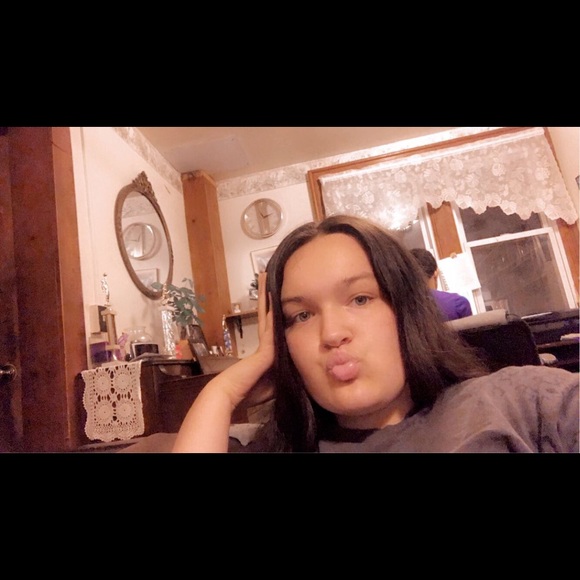 Profile Picture of Emily Dorsainville (@dorsainville27) on Poshmark