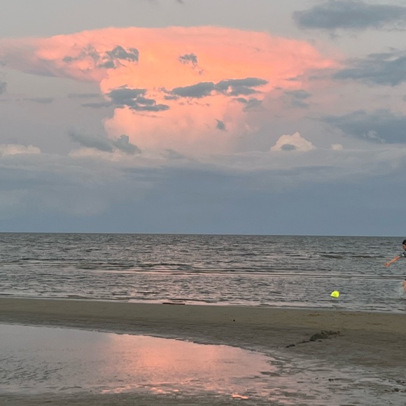 Profile Picture of Leah Alvarez (@leahdelta2212) on Poshmark