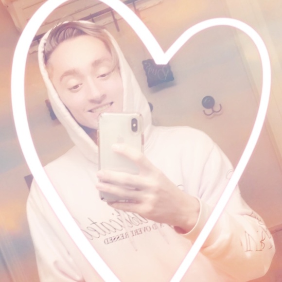 Profile Picture of Connor Ellison (@connorrayy) on Poshmark