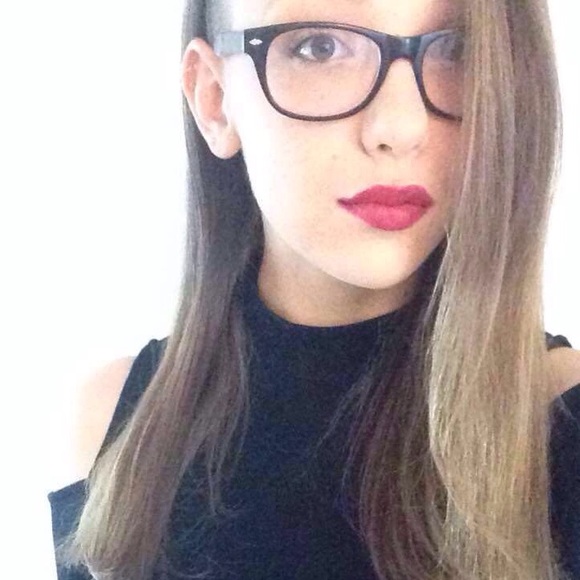 Profile Picture of Leslie Crosby (@lesliefaye20) on Poshmark