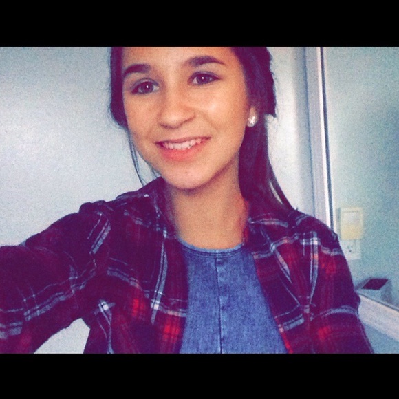 Profile Picture of Ashley Chorazyczewski (@ashley_lynn100) on Poshmark