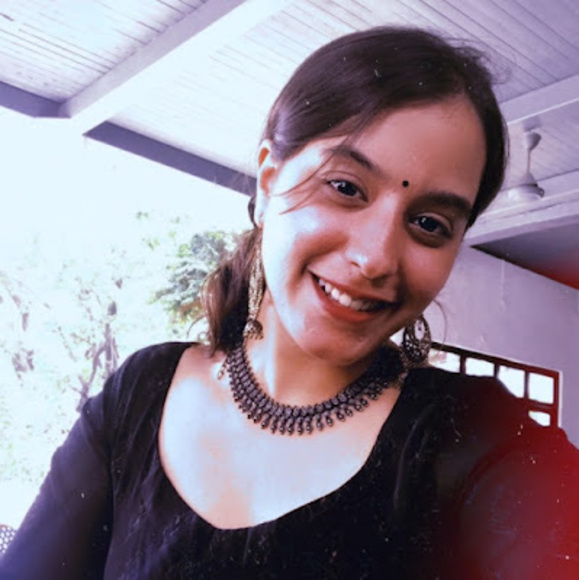 Profile Picture of Shefali Singh (@shefalisiingh99) on Poshmark