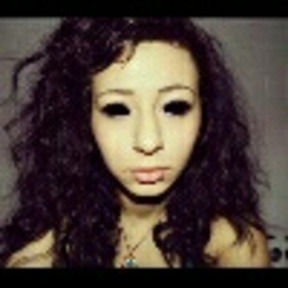 Profile Picture of Linda Gewargis (@beacoupbeaute) on Poshmark