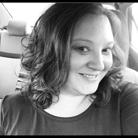 Profile Picture of Dena Tidwell (@denat13) on Poshmark
