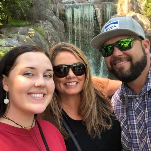 Profile Picture of Nikoa Codromac (@elocaokin) on Poshmark