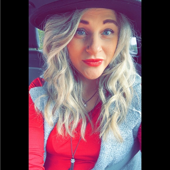 Profile Picture of Monica Basham (@monica_basham) on Poshmark