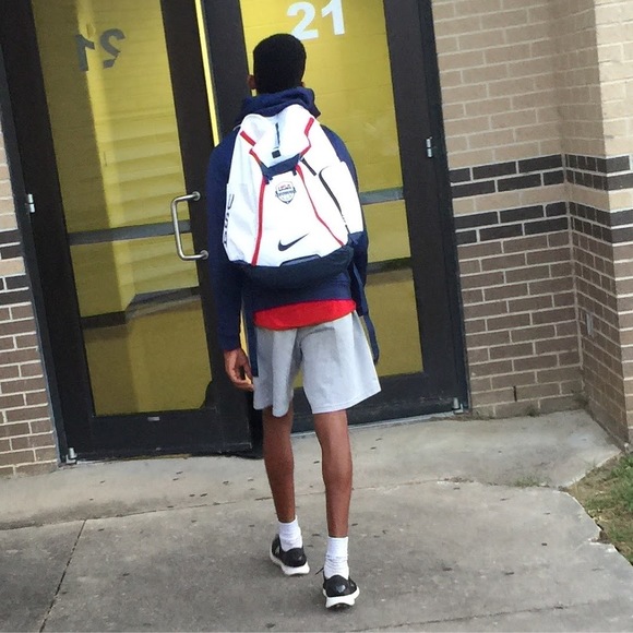 Profile Picture of Ashton Kenebrew (@kbrewdahooper) on Poshmark