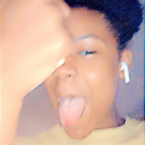 Profile Picture of Madison Keith (@madisonk1_) on Poshmark