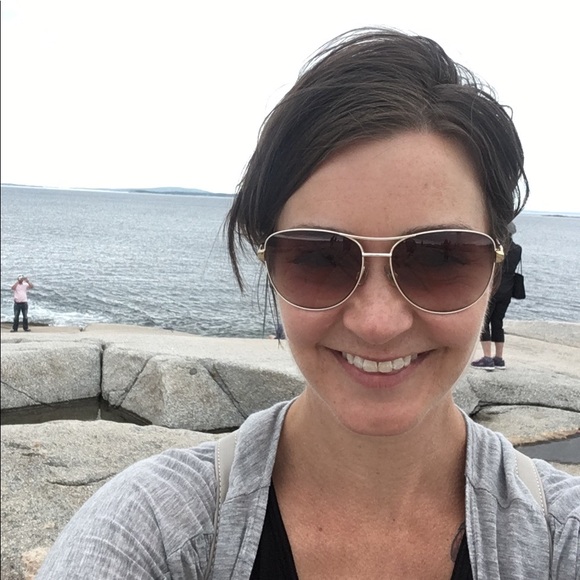 Profile Picture of Fiona Brooks (@fionaerinb) on Poshmark