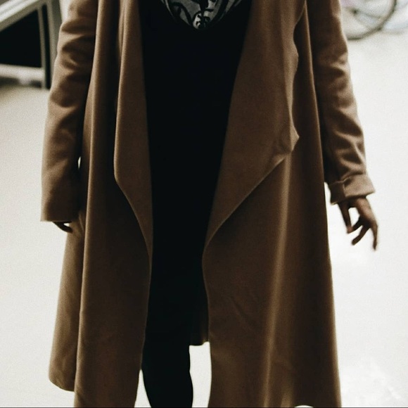 Profile Picture of Charm Charm (@coolie178) on Poshmark