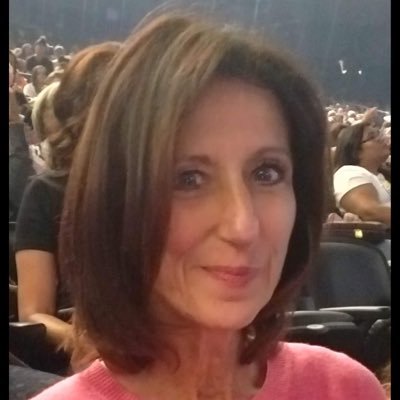 Profile Picture of Lisa Osborne (@LisaOz1313) on Twitter