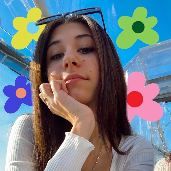 Profile Picture of Avery Debiak (@averydebiak) on Poshmark