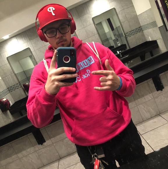 Profile Picture of Kyle Knowlton (@youngking1997) on Poshmark