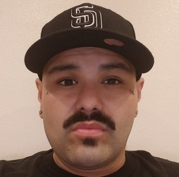 Profile Picture of David Chairez (@dchairez1) on Poshmark